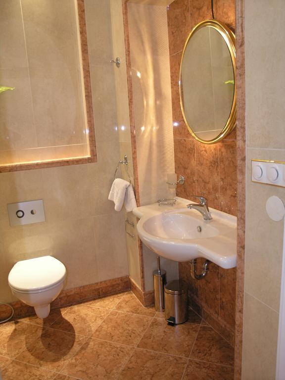 דירות קרלובי וארי Apartman Lux Skroupova מראה חיצוני תמונה